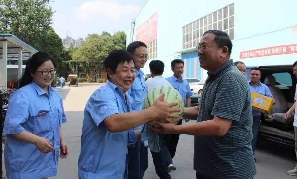 董银师、史明奇、陈辉一行到基层单位慰问送清凉